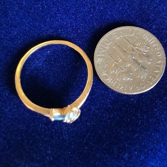 14K Gold Topaz Ring - Picture 4 of 5